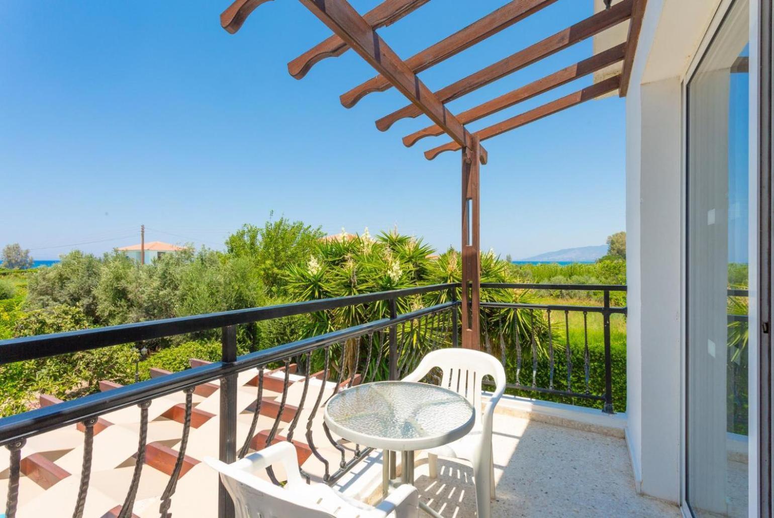 Sun Beach Villa Thio Polis Esterno foto